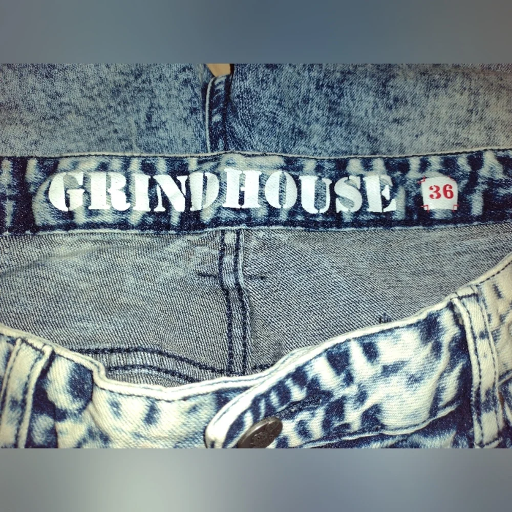 GRINDHOUSE Denim Shorts Mens 34 Acid Wash Distressed Trashed Grunge Street 13.5
